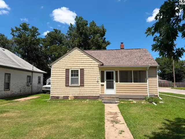 Photo of 632 E 7th Ave, Hutchinson, KS