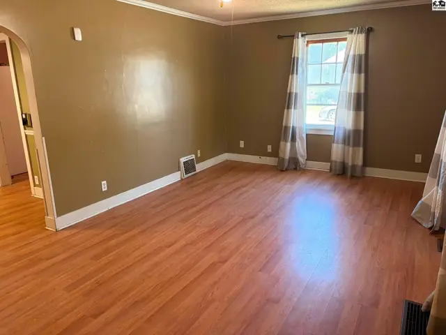 Photo of 632 E 7th Ave, Hutchinson, KS