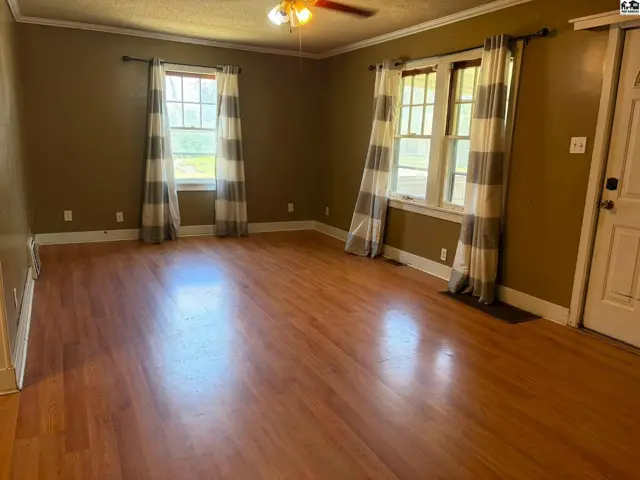 Photo of 632 E 7th Ave, Hutchinson, KS