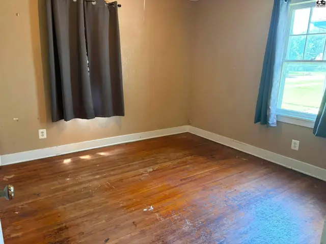 Photo of 632 E 7th Ave, Hutchinson, KS
