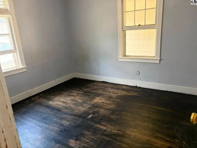 Photo of 632 E 7th Ave, Hutchinson, KS