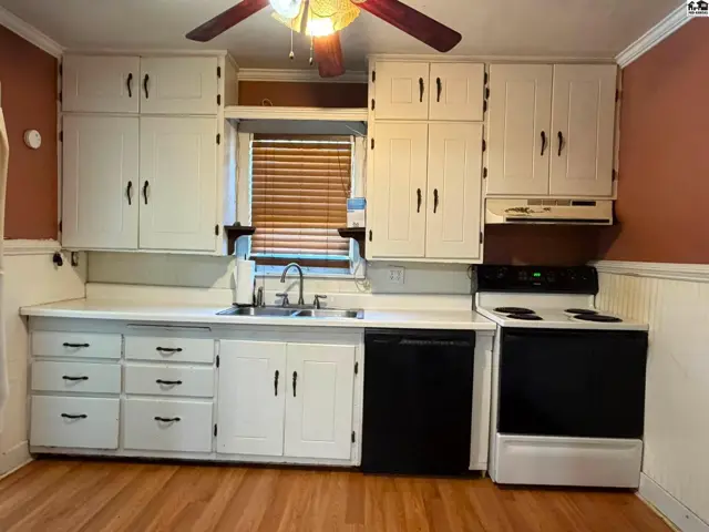 Photo of 632 E 7th Ave, Hutchinson, KS