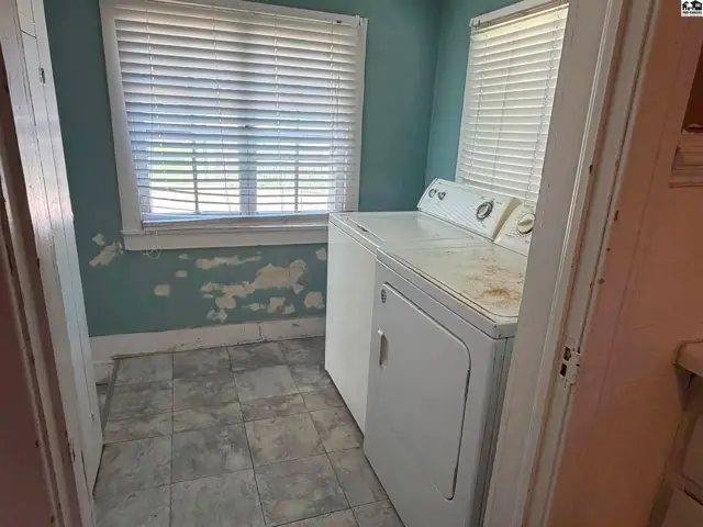 Photo of 632 E 7th Ave, Hutchinson, KS