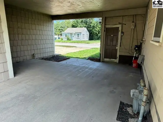 Photo of 632 E 7th Ave, Hutchinson, KS