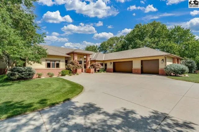 Photo of 1 Prairie Dunes Dr, Hutchinson, KS