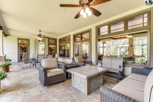 Photo of 1 Prairie Dunes Dr, Hutchinson, KS
