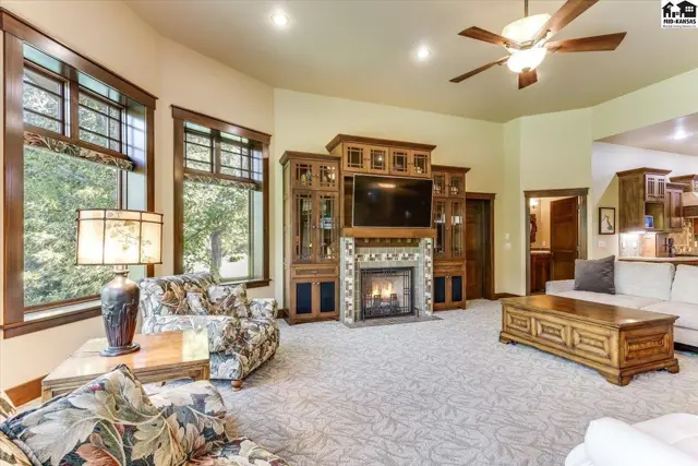 Photo of 1 Prairie Dunes Dr, Hutchinson, KS