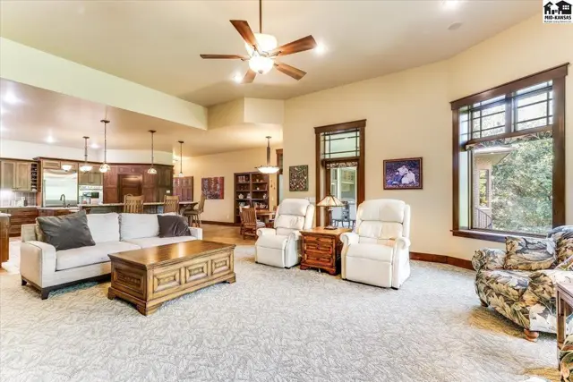 Photo of 1 Prairie Dunes Dr, Hutchinson, KS