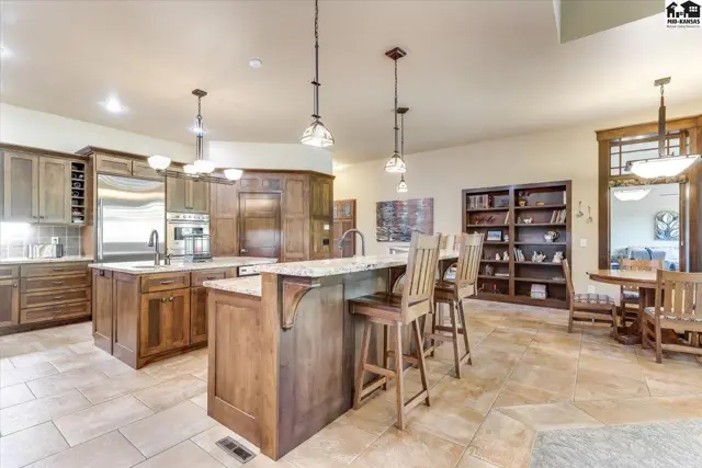 Photo of 1 Prairie Dunes Dr, Hutchinson, KS