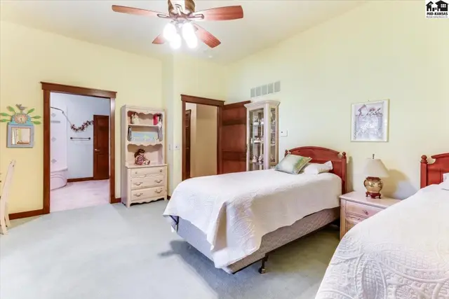 Photo of 1 Prairie Dunes Dr, Hutchinson, KS
