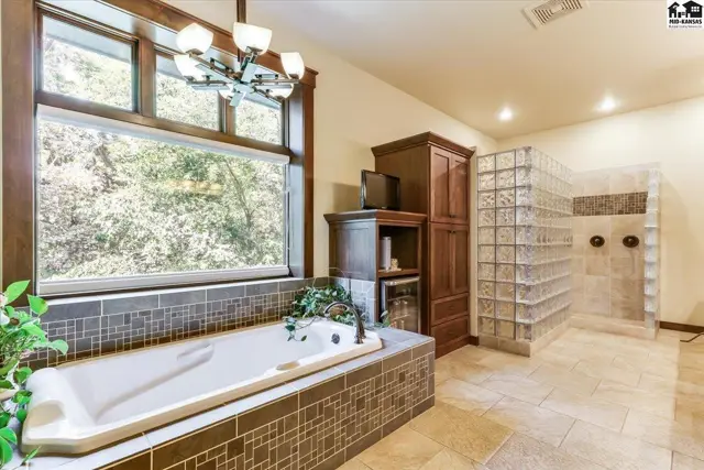Photo of 1 Prairie Dunes Dr, Hutchinson, KS
