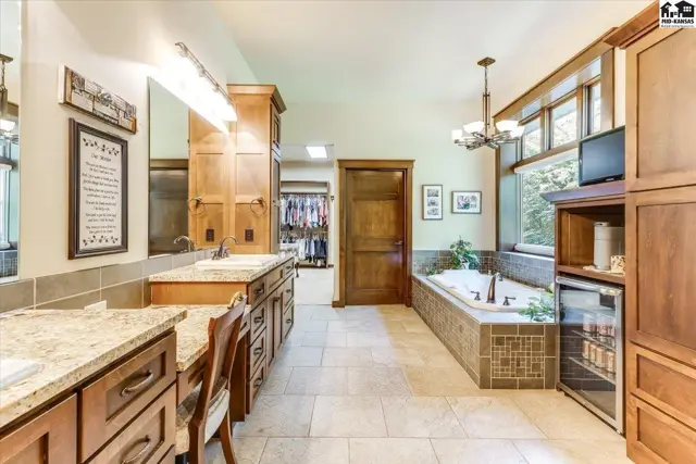 Photo of 1 Prairie Dunes Dr, Hutchinson, KS