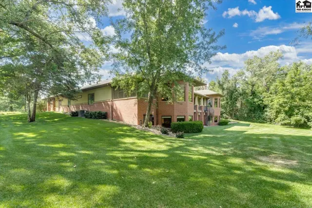 Photo of 1 Prairie Dunes Dr, Hutchinson, KS