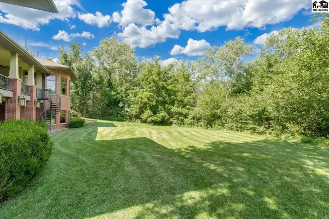 Photo of 1 Prairie Dunes Dr, Hutchinson, KS