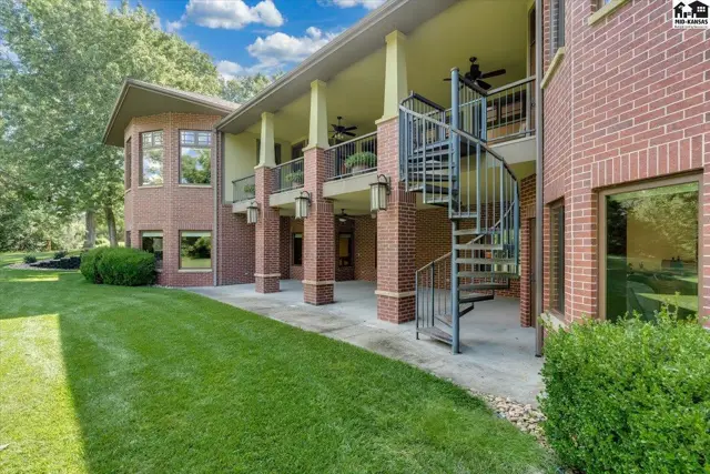 Photo of 1 Prairie Dunes Dr, Hutchinson, KS