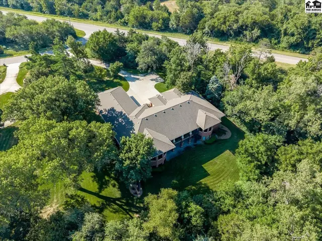 Photo of 1 Prairie Dunes Dr, Hutchinson, KS