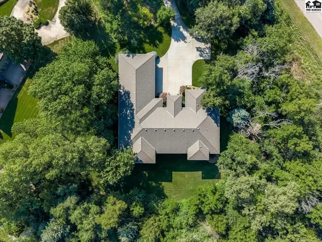 Photo of 1 Prairie Dunes Dr, Hutchinson, KS