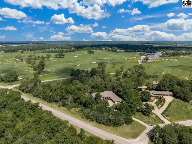 Photo of 1 Prairie Dunes Dr, Hutchinson, KS