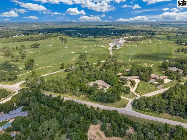 Photo of 1 Prairie Dunes Dr, Hutchinson, KS