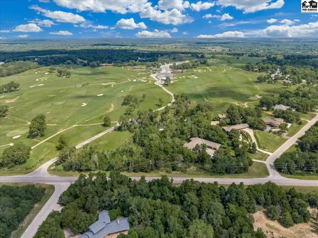 Photo of 1 Prairie Dunes Dr, Hutchinson, KS