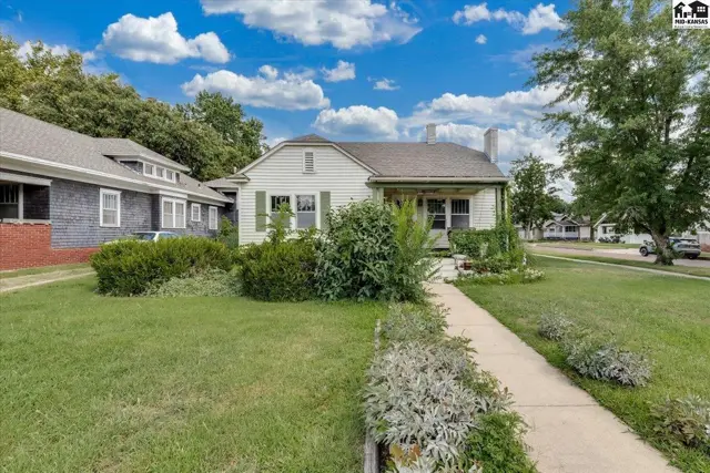 Photo of 30 E 17th Ave, Hutchinson, KS