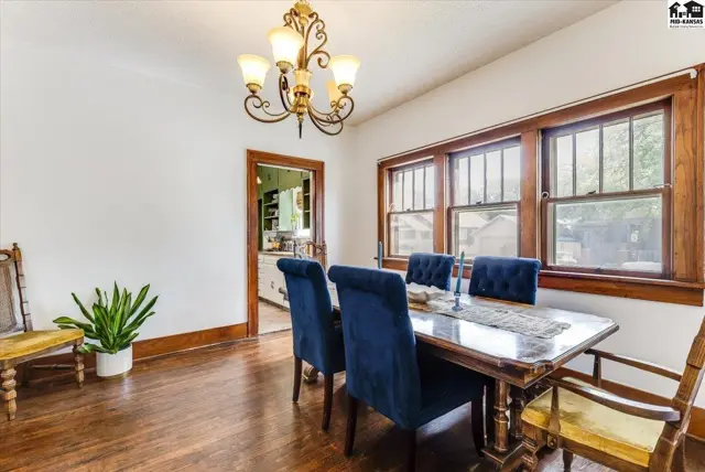 Photo of 30 E 17th Ave, Hutchinson, KS