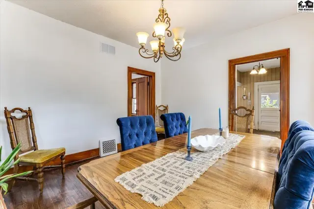 Photo of 30 E 17th Ave, Hutchinson, KS