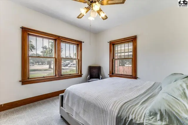 Photo of 30 E 17th Ave, Hutchinson, KS