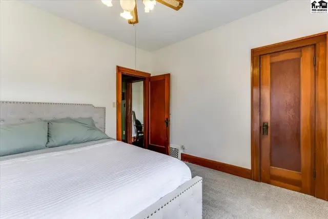 Photo of 30 E 17th Ave, Hutchinson, KS