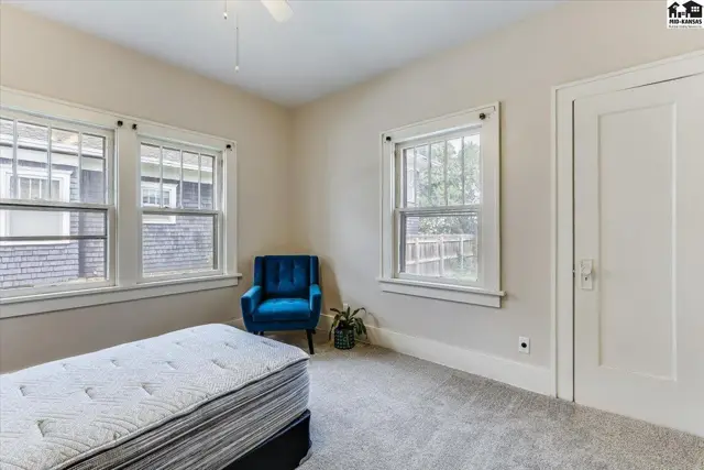 Photo of 30 E 17th Ave, Hutchinson, KS