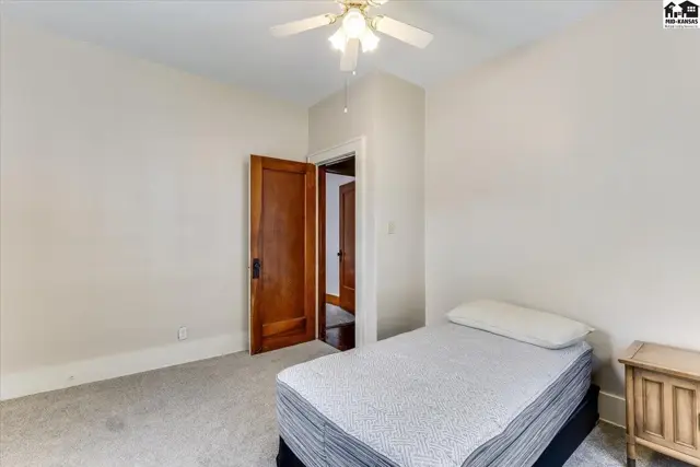 Photo of 30 E 17th Ave, Hutchinson, KS