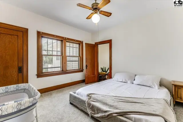 Photo of 30 E 17th Ave, Hutchinson, KS