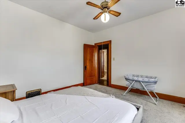 Photo of 30 E 17th Ave, Hutchinson, KS