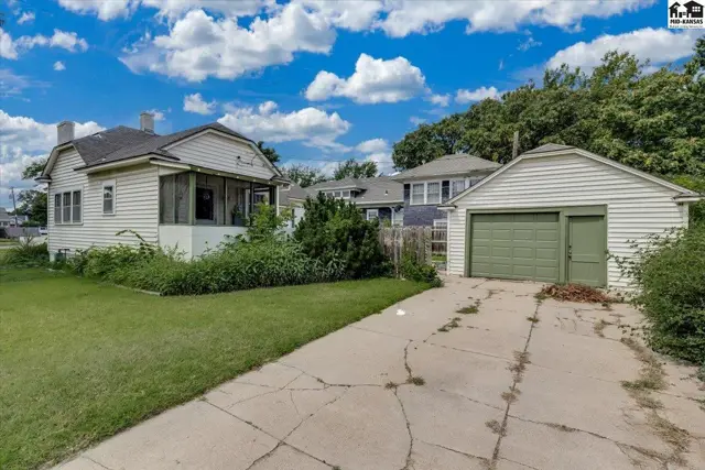 Photo of 30 E 17th Ave, Hutchinson, KS