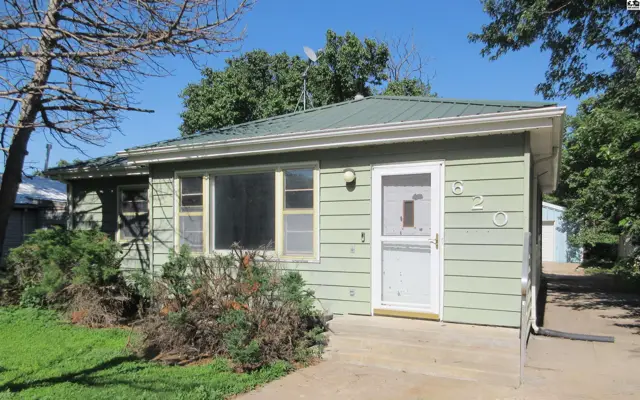 Photo of 620 Park St, Larned, KS