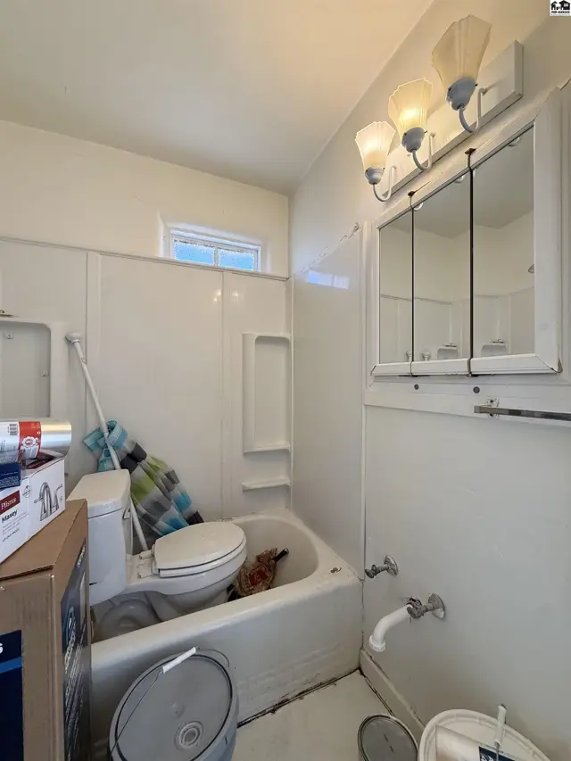 Photo of 209 S West Ave, Lyons, KS