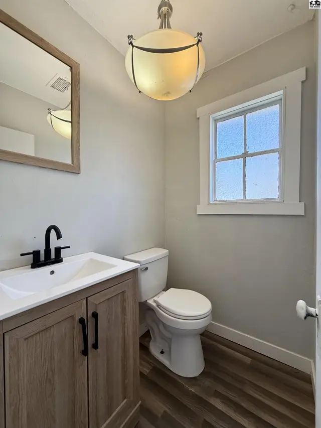Photo of 209 S West Ave, Lyons, KS