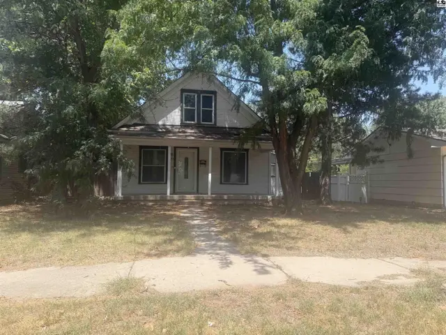 Photo of 702 E 9th Ave, Hutchinson, KS