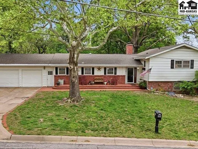 Photo of 608 W 8th St, Newton, KS