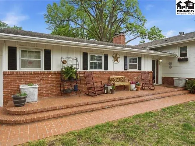 Photo of 608 W 8th St, Newton, KS