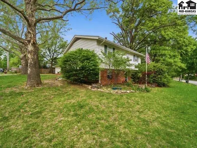 Photo of 608 W 8th St, Newton, KS