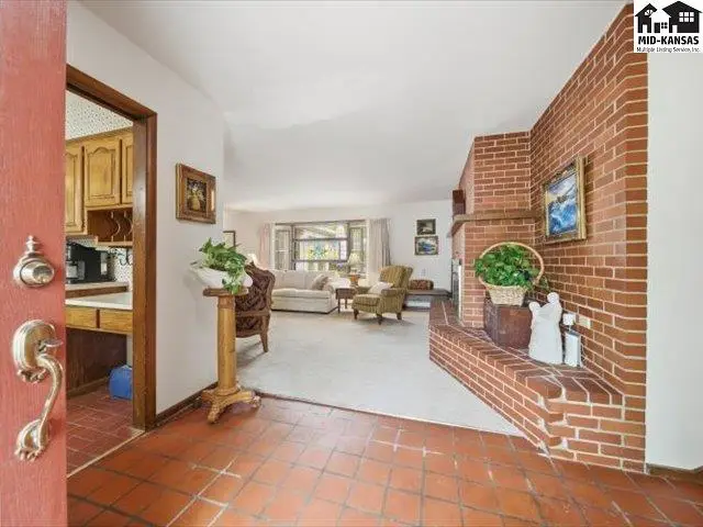 Photo of 608 W 8th St, Newton, KS