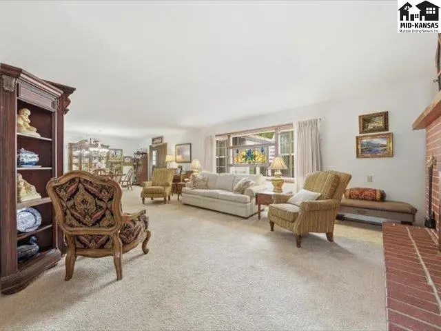 Photo of 608 W 8th St, Newton, KS