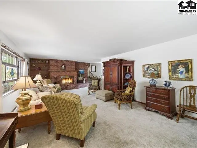 Photo of 608 W 8th St, Newton, KS