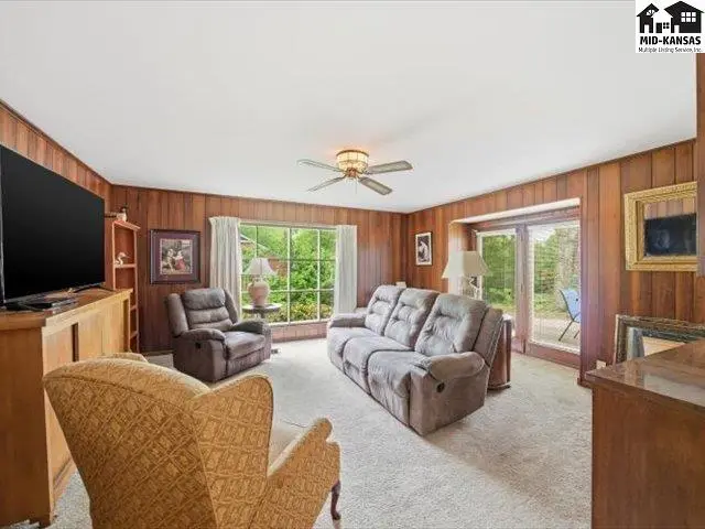 Photo of 608 W 8th St, Newton, KS