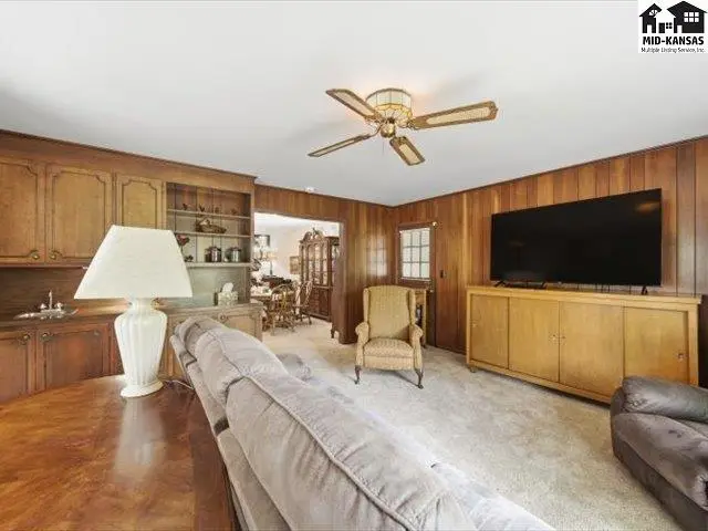 Photo of 608 W 8th St, Newton, KS