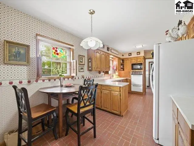 Photo of 608 W 8th St, Newton, KS