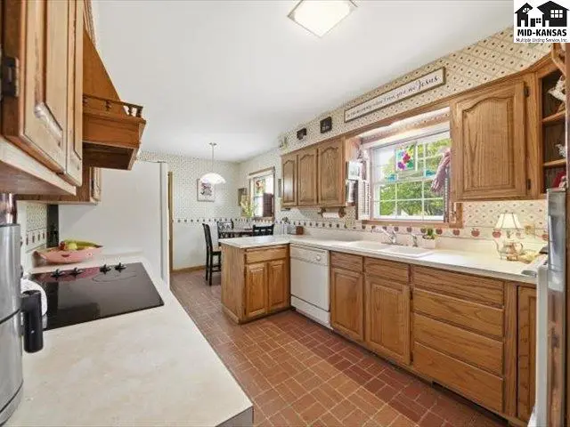 Photo of 608 W 8th St, Newton, KS