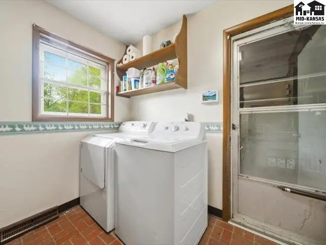 Photo of 608 W 8th St, Newton, KS