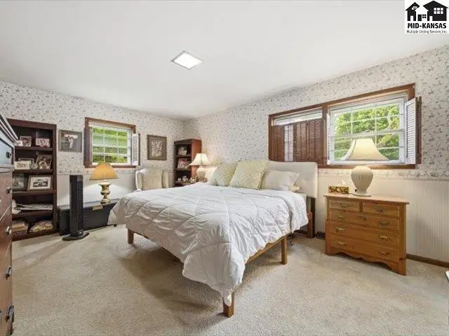 Photo of 608 W 8th St, Newton, KS